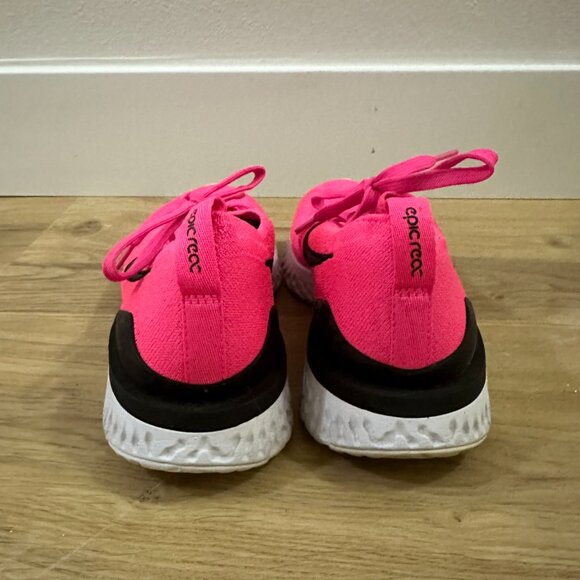 Nike Epic React Flyknit 2 in Pink with Black Details - Picture 4 of 5